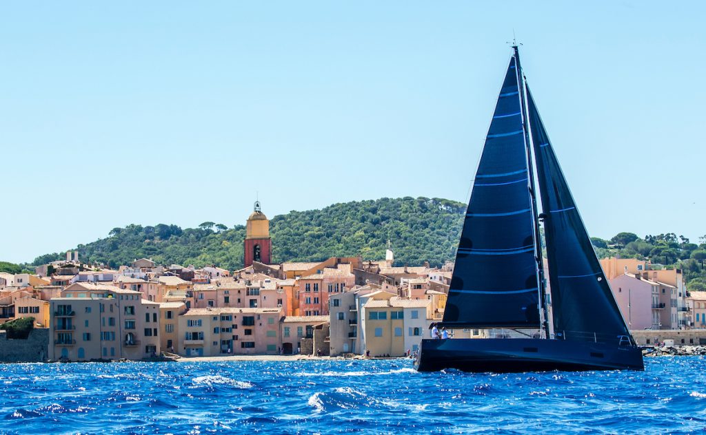 Picture of a Solaris sailboat with black hull and black sails.