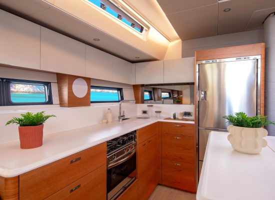 Hanse_590_interior_14_galley_2