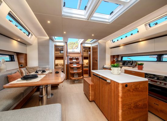 Hanse_590_interior_2_saloon_2