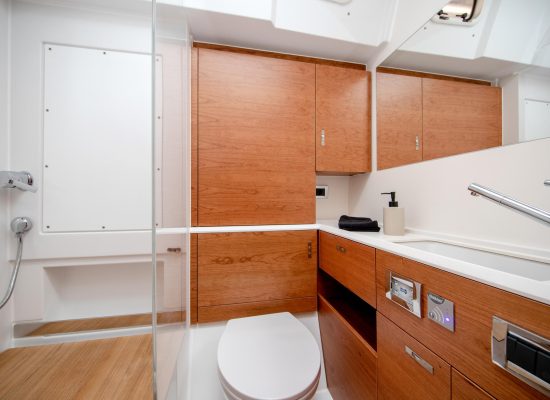 Hanse_590_interior_5_bathroom_2