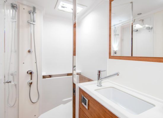 Hanse_590_interior_6_bathroom_2