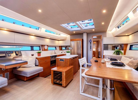Hanse_590_interior_8_saloon_2